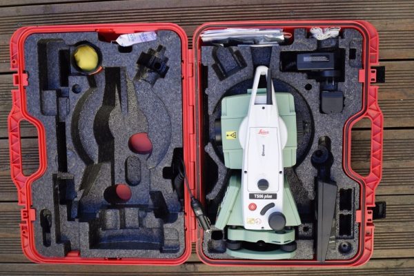 Leica TS06 Plus Totalstation R1000