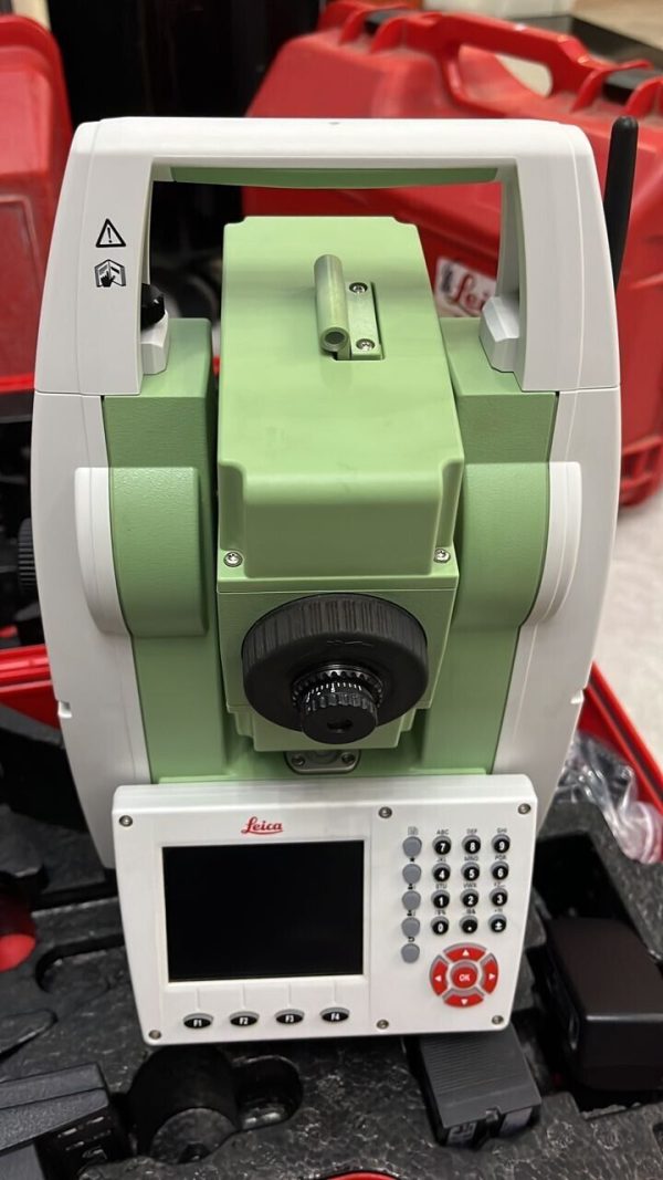 Leica TS09 1" Plus R500 Totalstation, 2 Displays