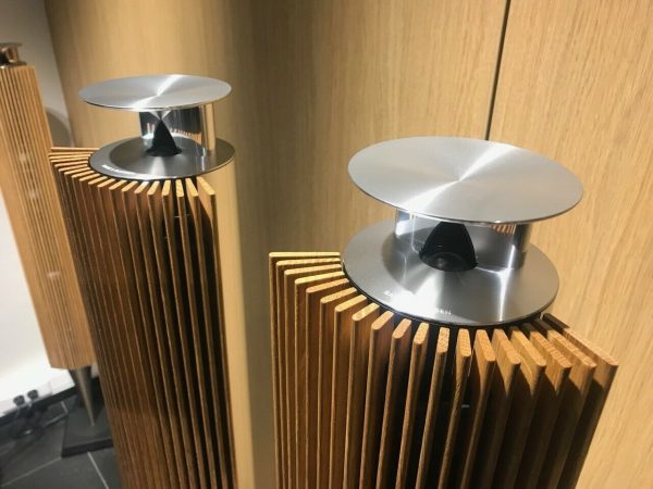 Bang & Olufsen Beolab 18 with Oak Covers - Image 3
