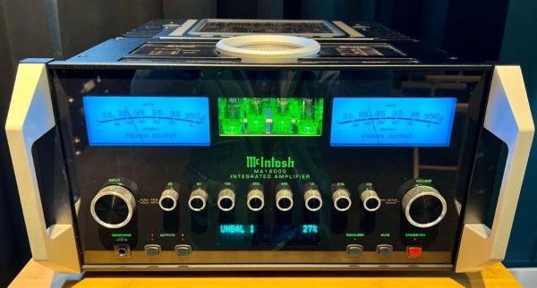 McIntosh MA12000 2 ohm Hybrid Tube Pre Amp