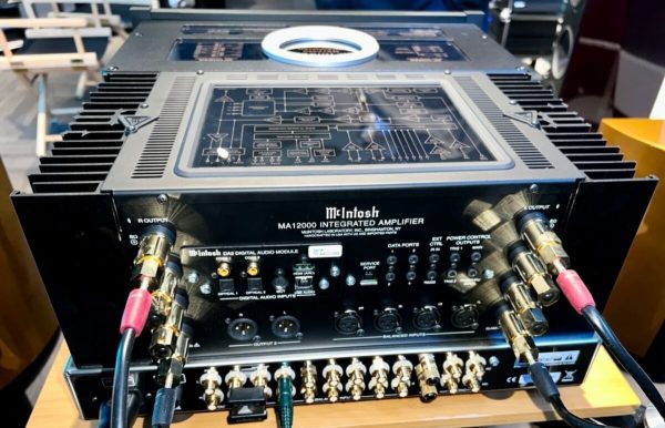 McIntosh MA12000 2 ohm Hybrid Tube Pre Amp - Image 3