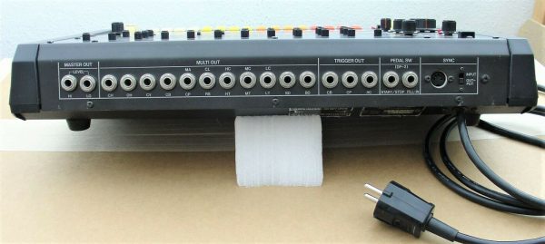 ROLAND TR-808 Rhythm Composer - Image 2