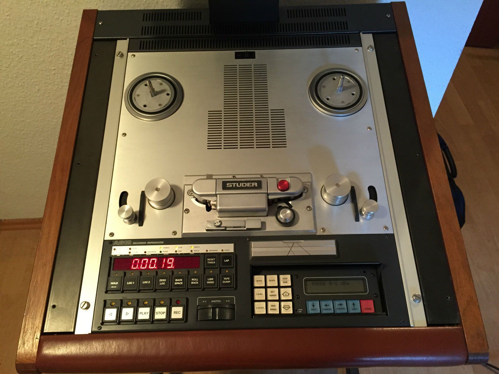 Studer A812 Tape Recorder - Image 4